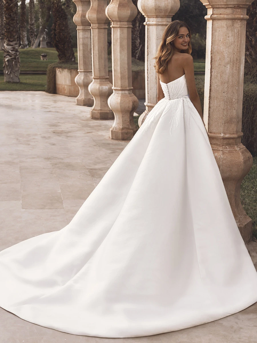 Magasin robe de mariée au KREMLIN-BICÊTRE | MINA (JN WHITE HOUSE)