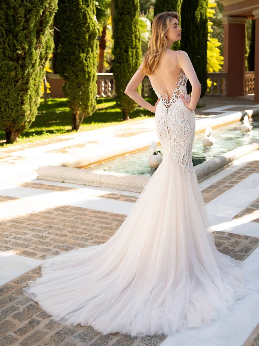 enzoani-wedding-dress-riley-riley-wedding-dress-designed-by-enzoani-coming-soon-exclusively-to-la-maison-bridal-boutique-ottawa-on-la-maison-bridal-bo